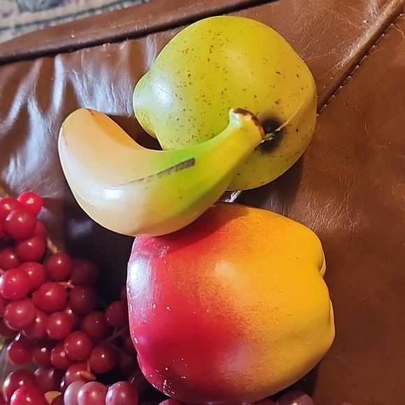 VINTAGE  FAUX 🍇 GRAPES & PLASTIC  FRUIT 😋 - Picture 6 of 7